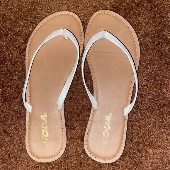 Soda sandals size 8 - Picture 2 of 3